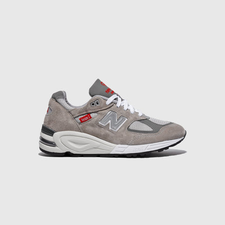 NEW BALANCE M990V2