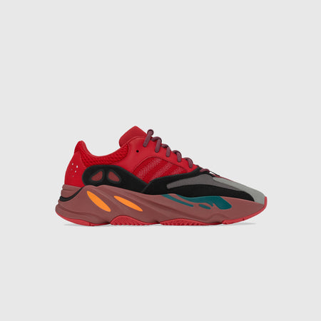 YEEZY BOOST 700 