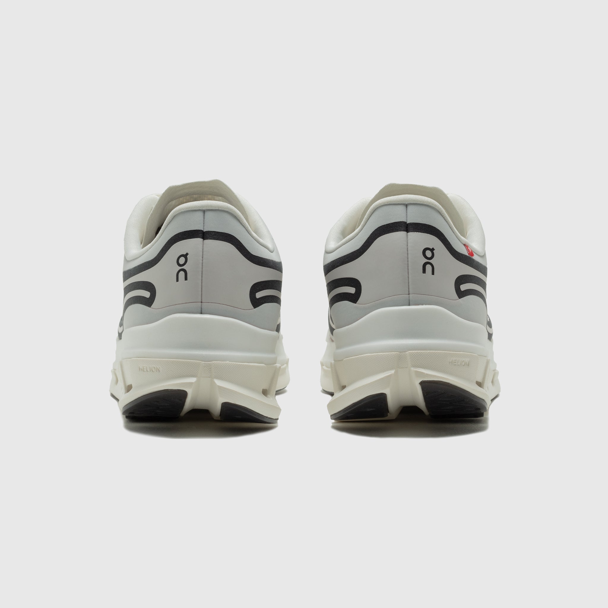 CLOUDFLOW 5 AD "IVORY/BLACK"