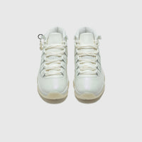 WMNS AIR JORDAN 11 RETRO "PEARL"
