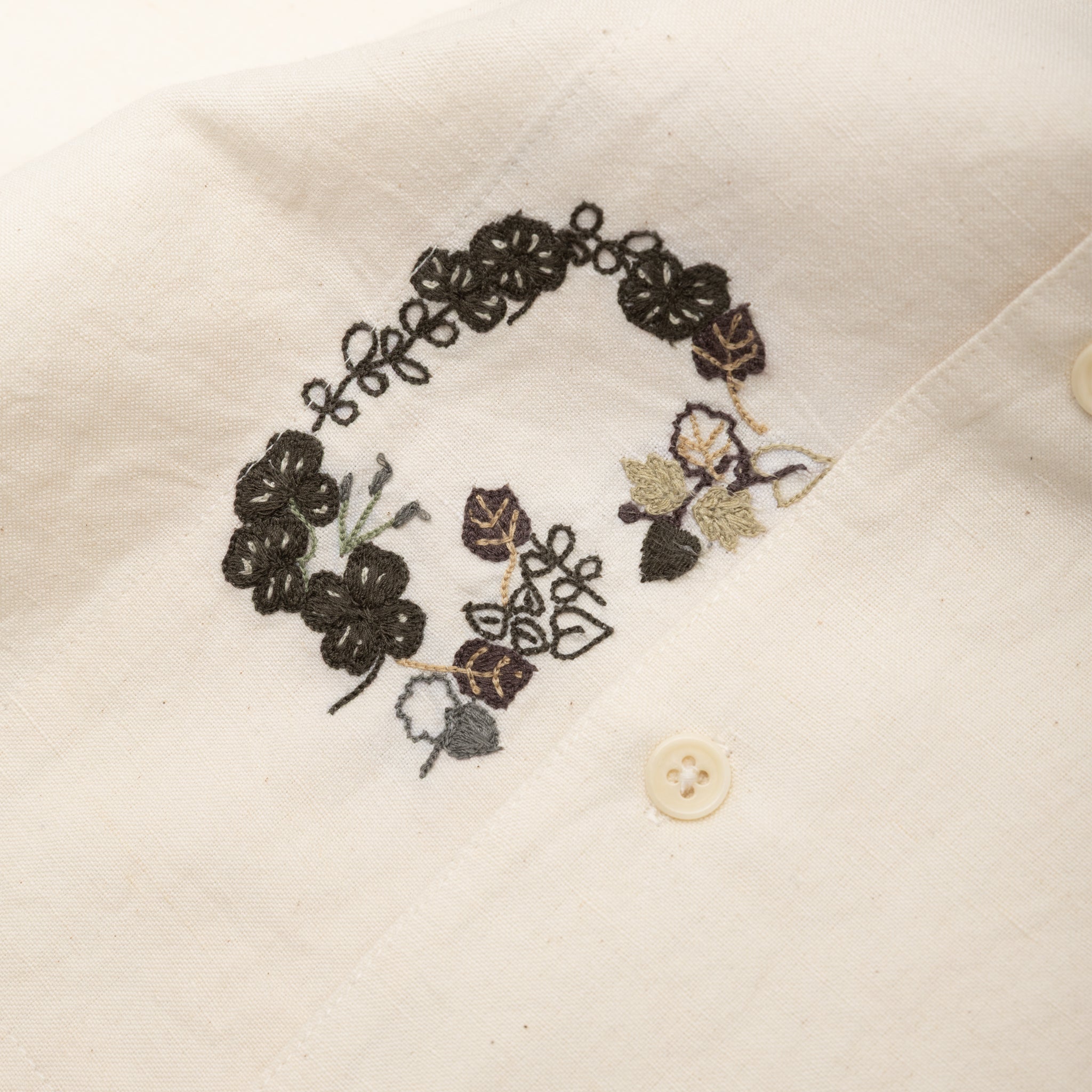 GREETINGS S/S SHIRT "CLOVER EMBROIDERY"