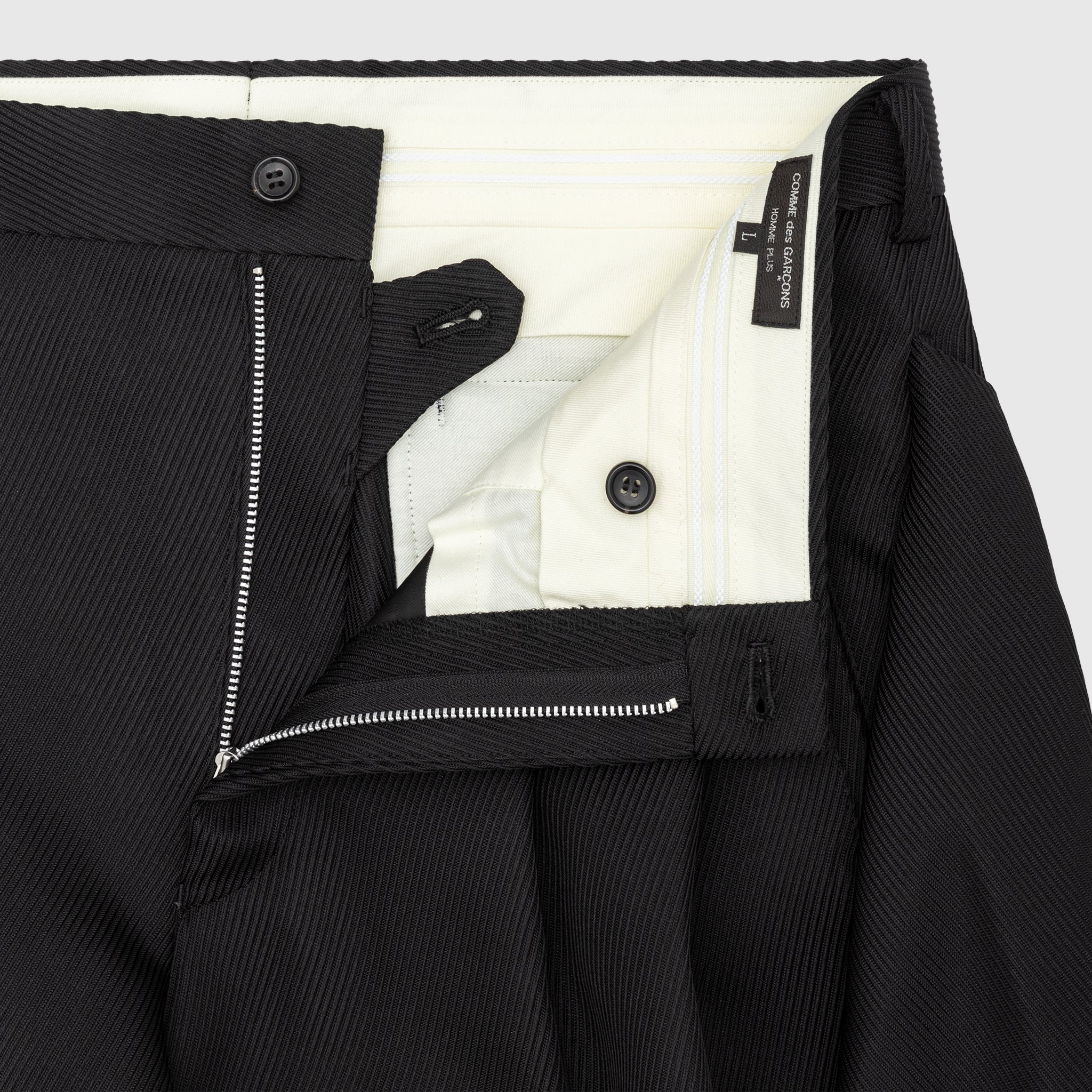 PLEATED PANELED SHORTS