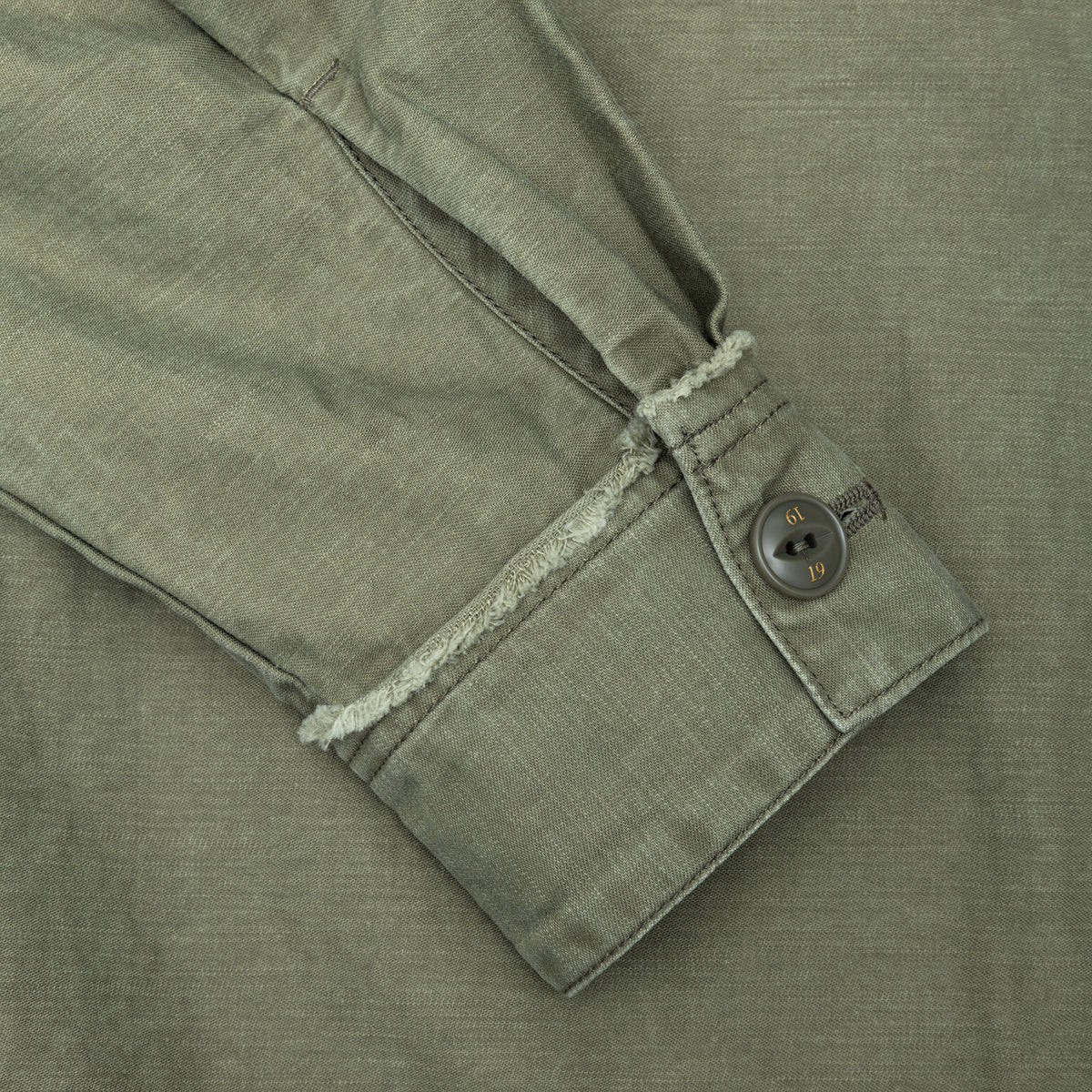 UNTRIMMED ZIP SHIRT
