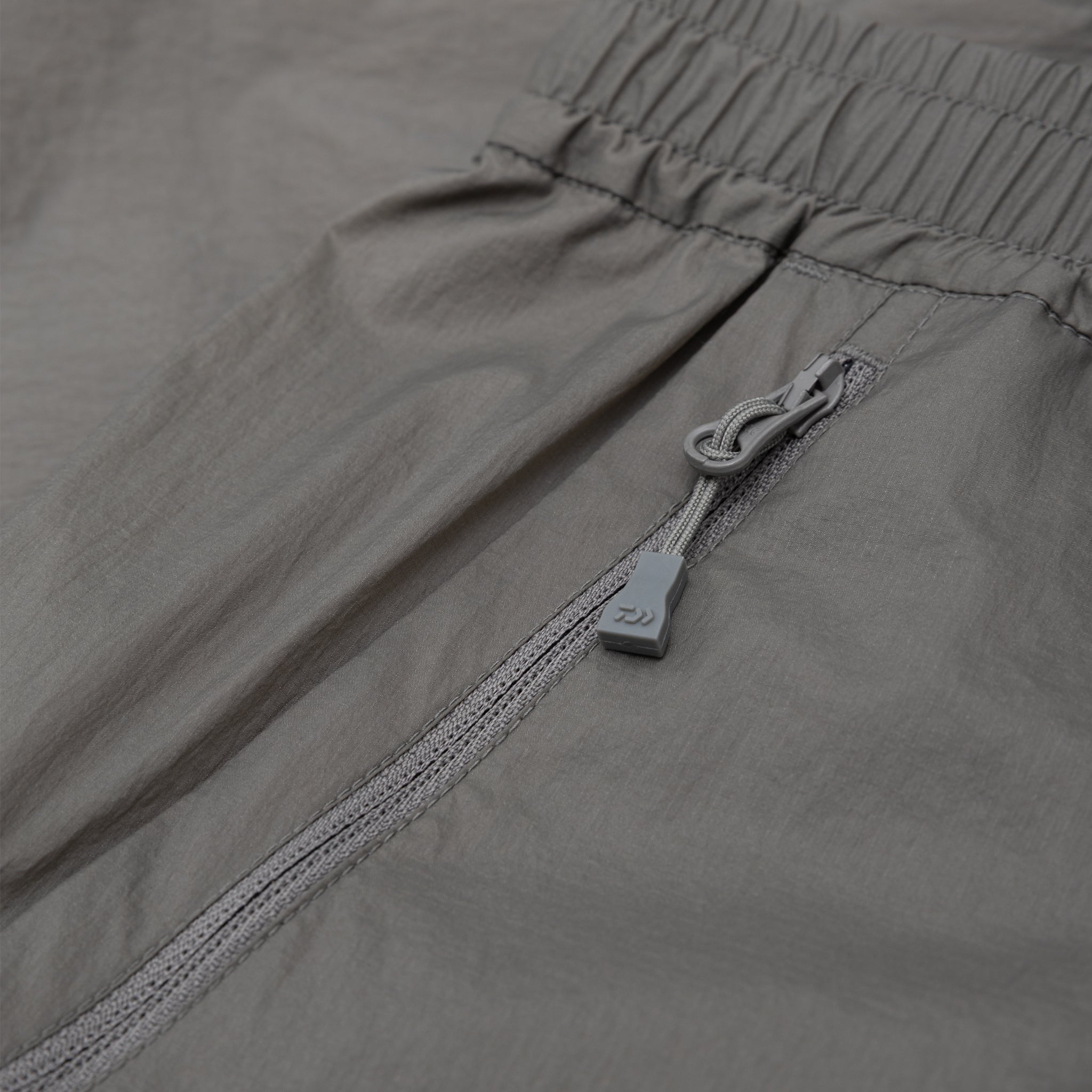 TECH WIND SHELL SHORTS