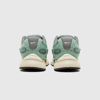 WMNS V5 RNR "CANNON"