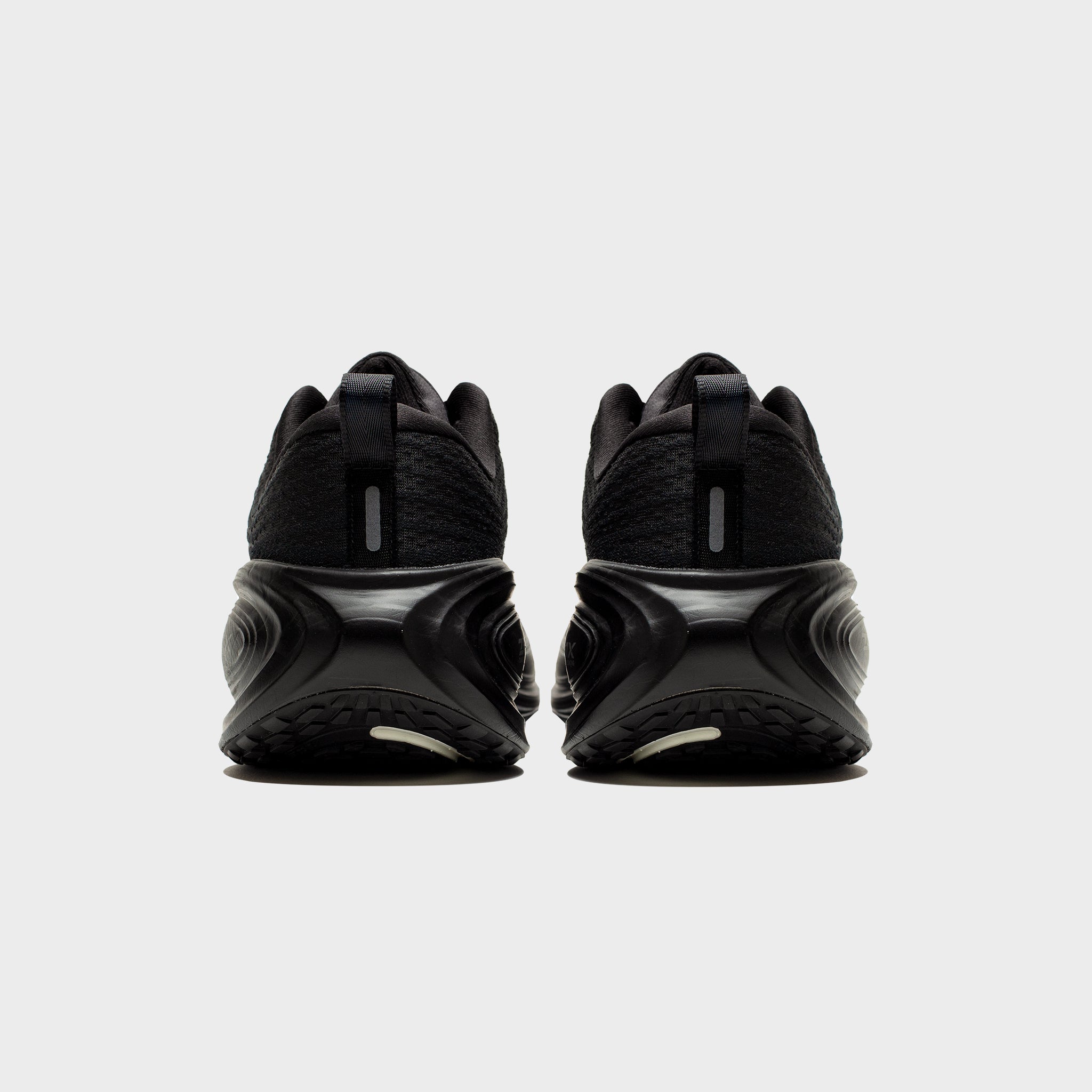 VOMERO PLUS "BLACK"
