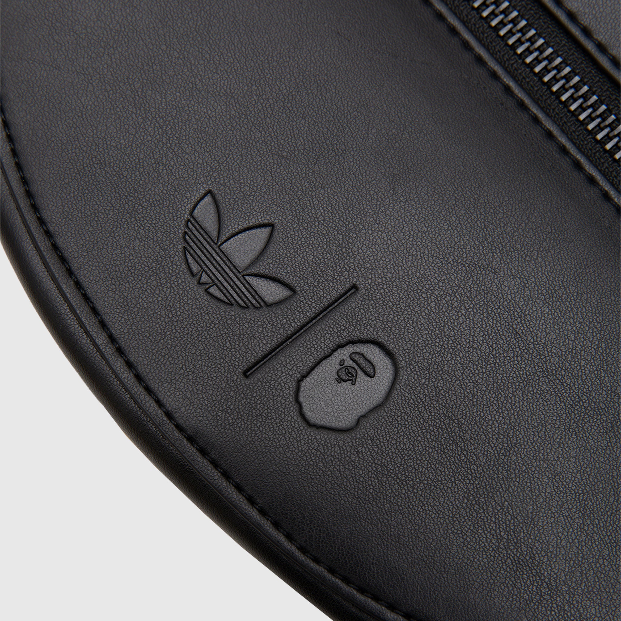x BAPE TREFOIL SHOULDER BAG "BLACK"