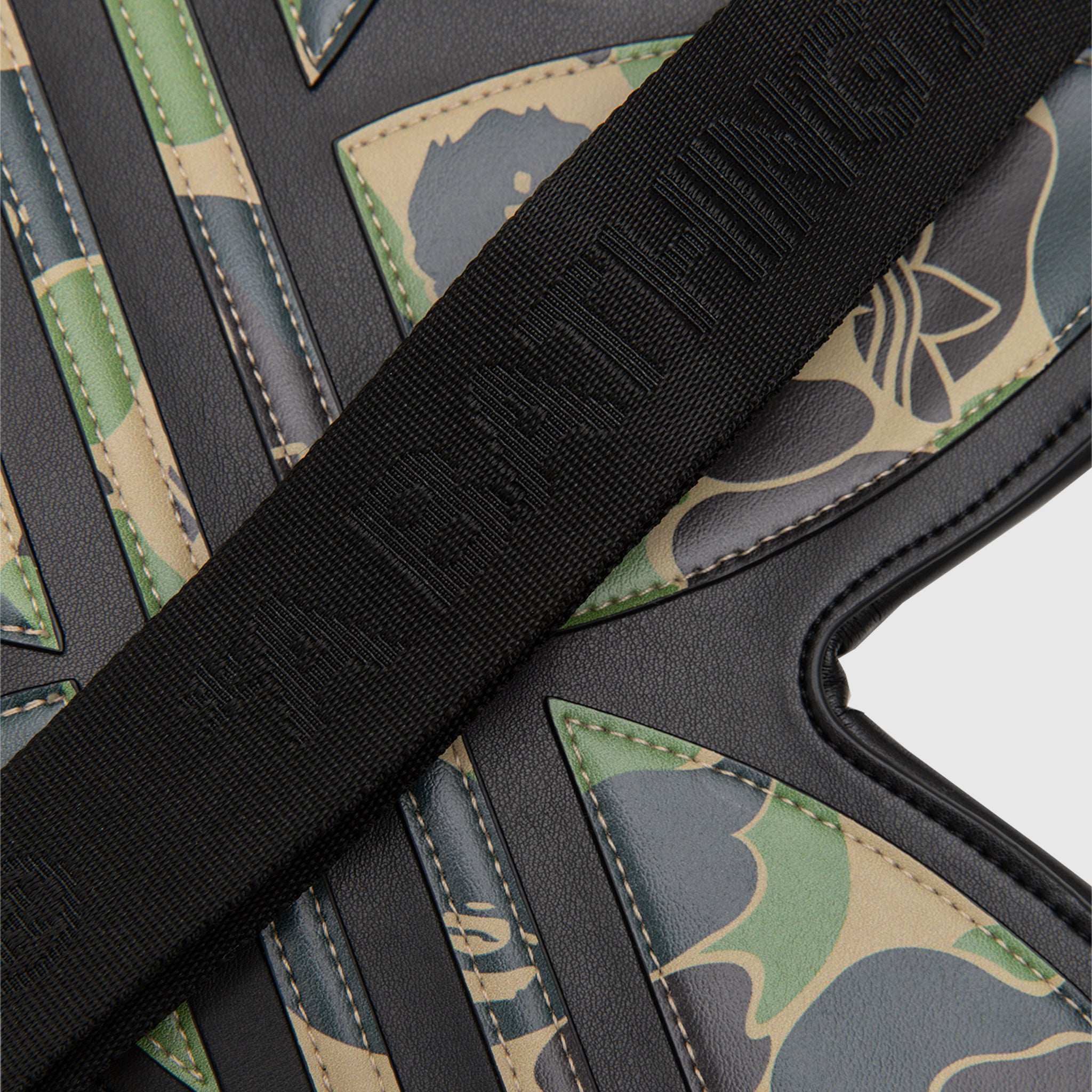x BAPE TREFOIL SHOULDER BAG "BLACK"