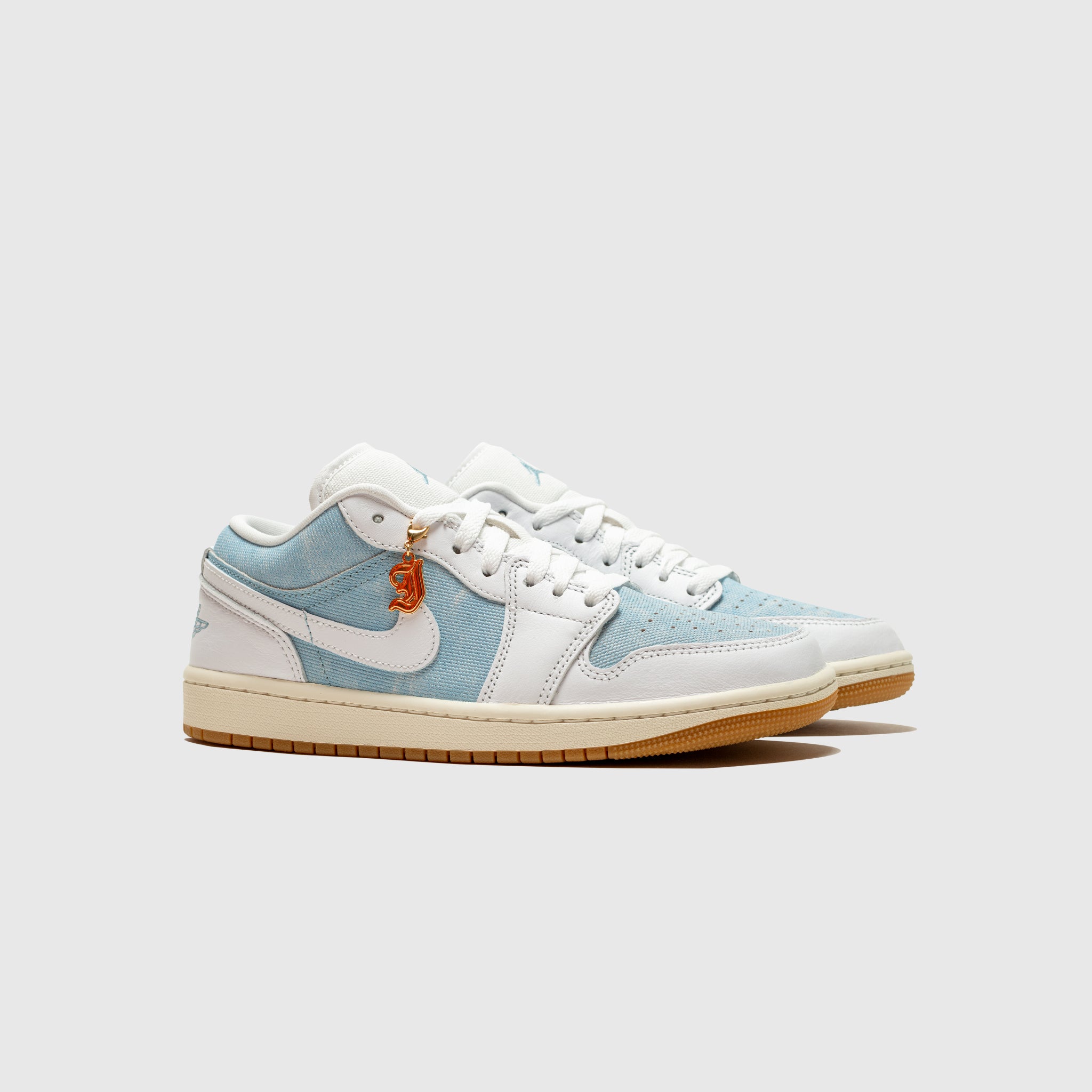 WMNS AIR JORDAN 1 LOW SE "WORN BLUE"
