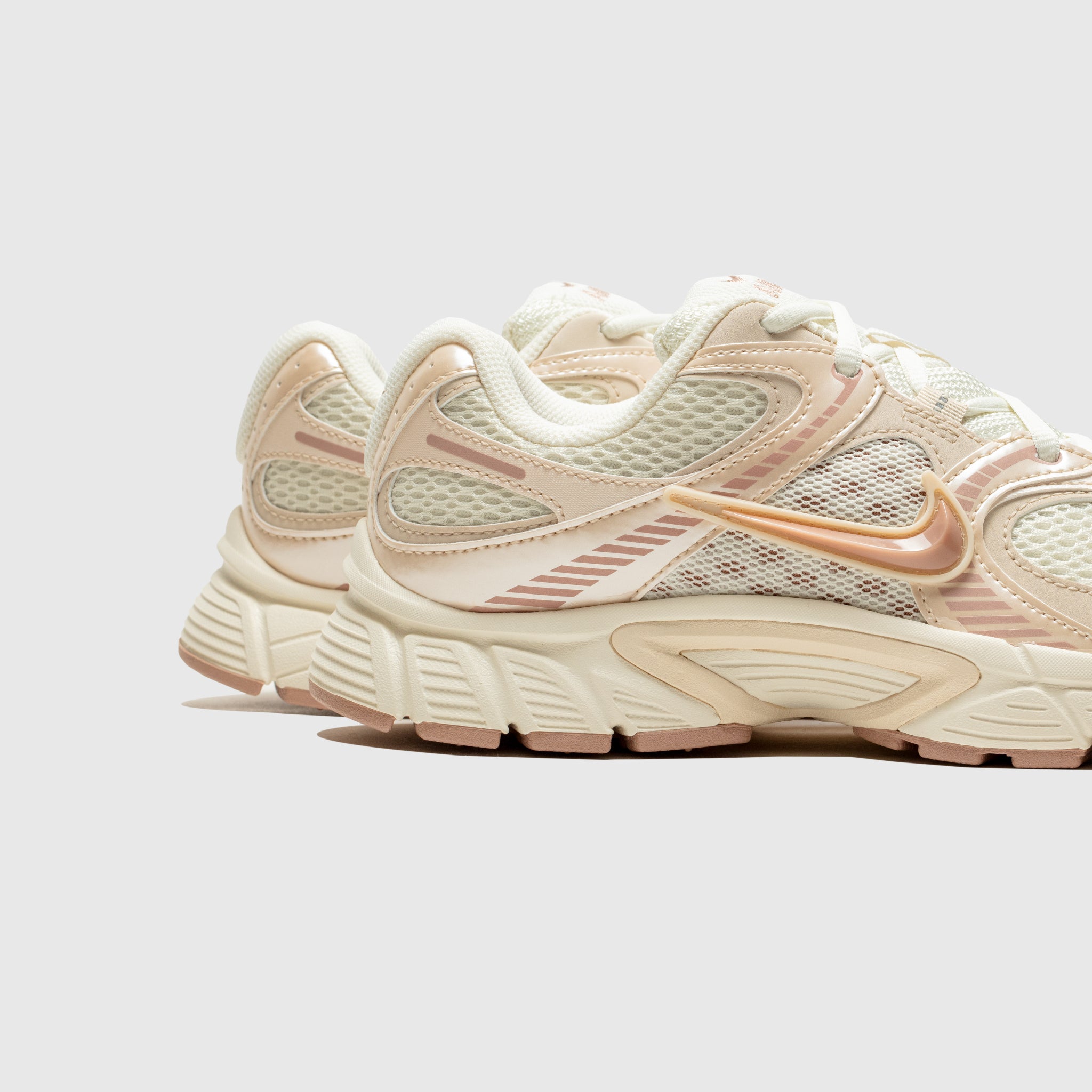 WMNS V5 RNR "SOFT PEARL"