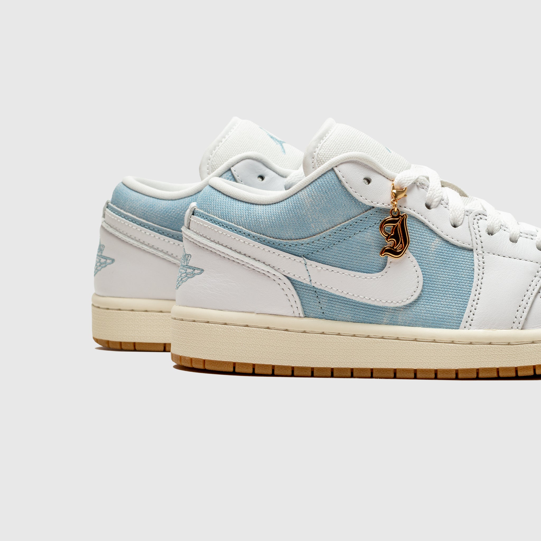 WMNS AIR JORDAN 1 LOW SE "WORN BLUE"