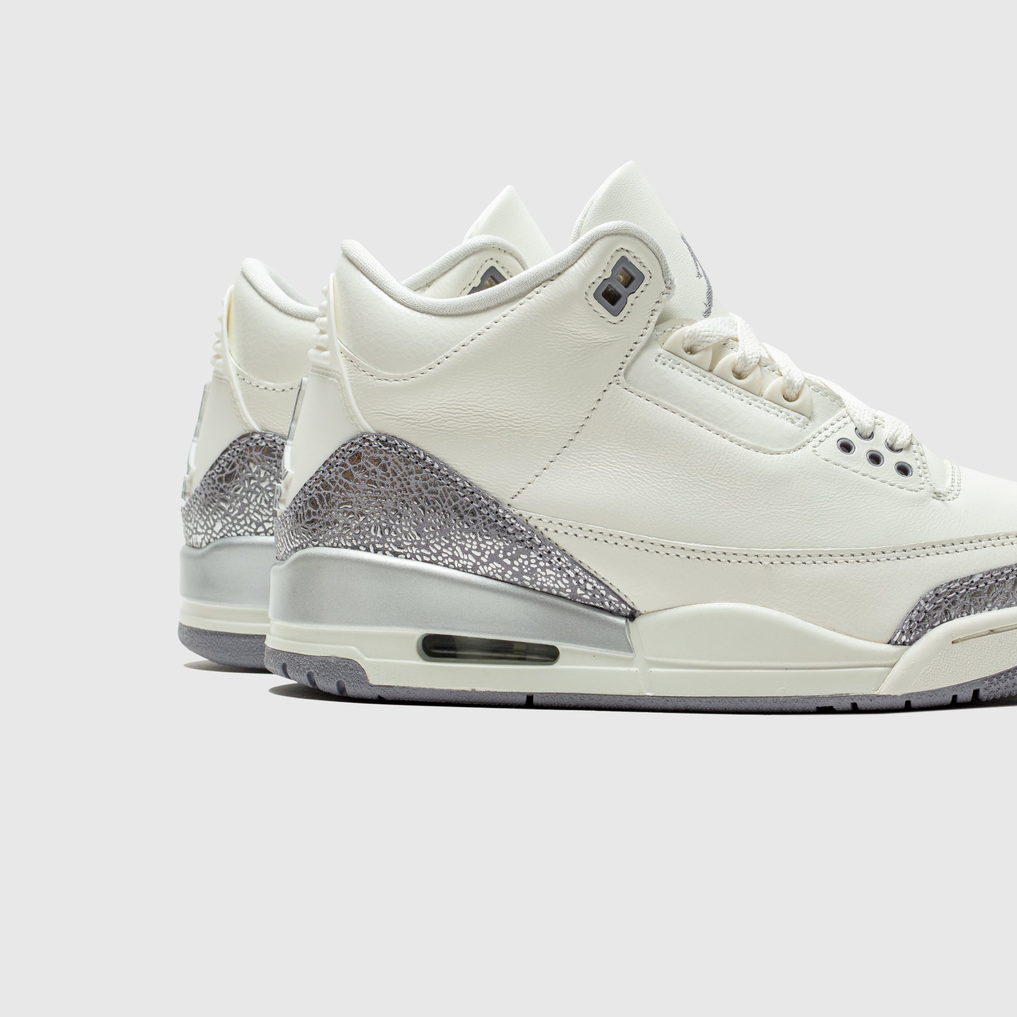 WMNS AIR JORDAN 3 RETRO "CEMENT GREY & SILVER"